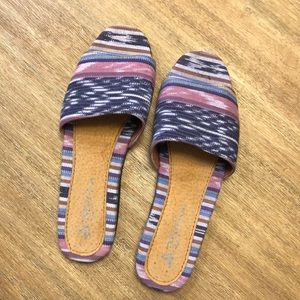 Teysha sandals